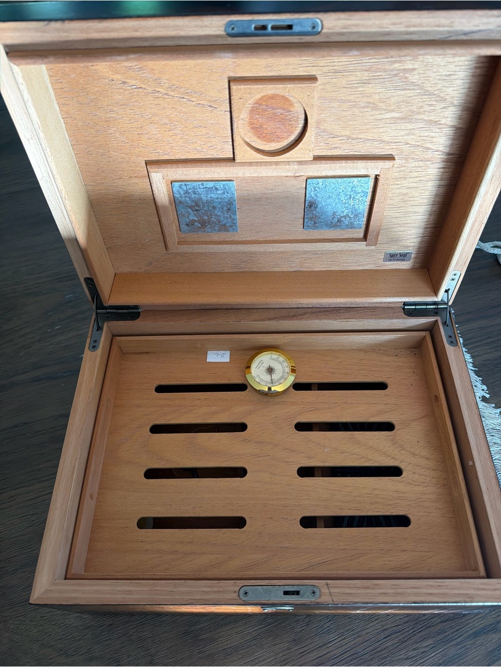 Cigar Humidor (inside cedar)